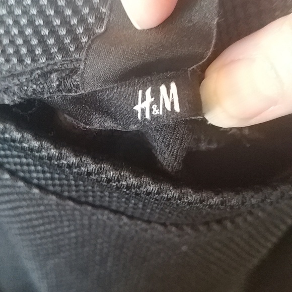 10/$10   H&M Black A Line Skirt M - Picture 3 of 4